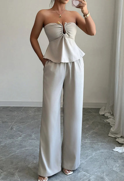 <strong>Effortless Style</strong>- Match made in heaven: this two-piece set makes looking put-together too easy.